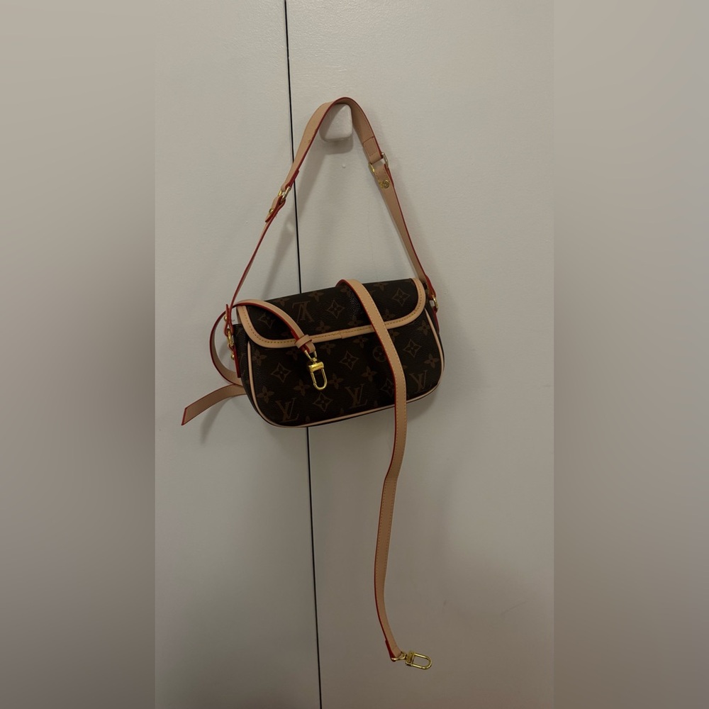 Brown monogrammed shoulder bag with red trim - Picture 4 of 4